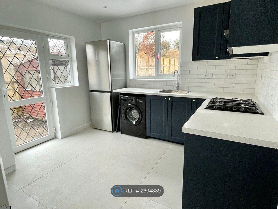 Property photo 3 of 8 Kitchen