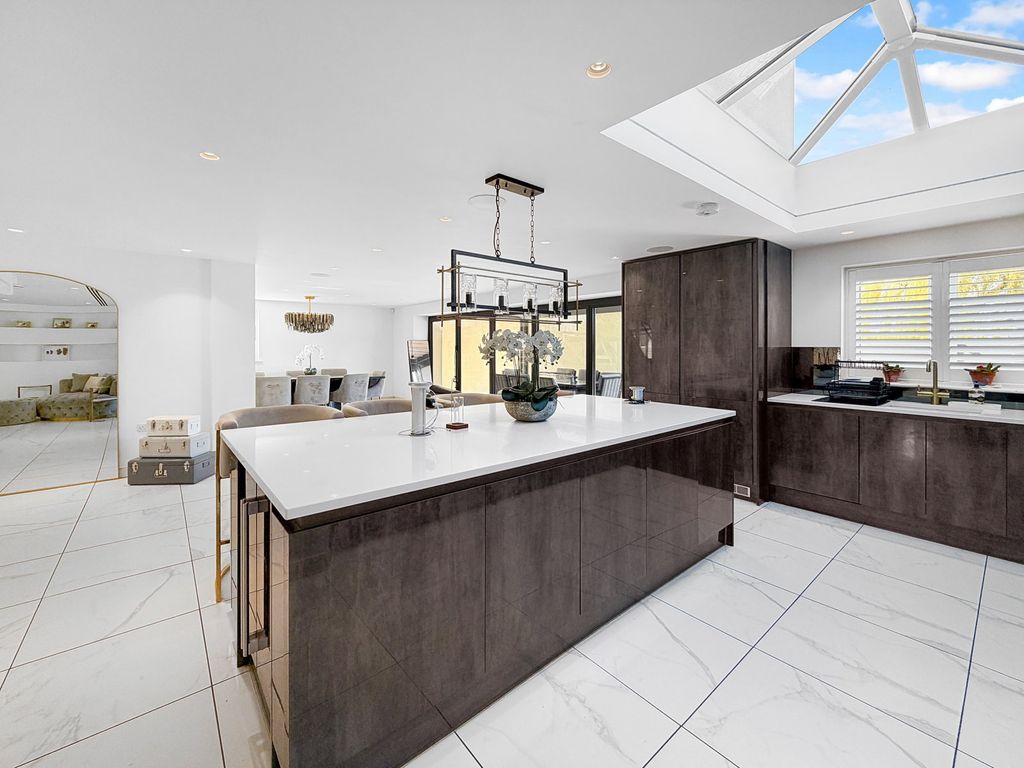 Property photo 3 of 35