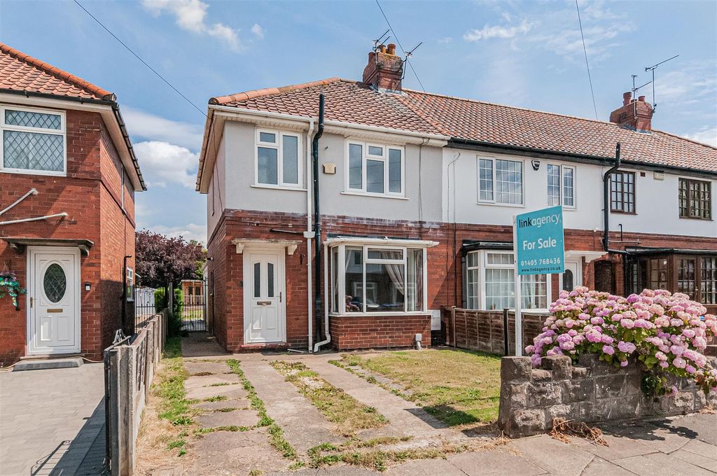 Property photo 1 of 20 16 Shaftsbury Avenue19.Jpg
