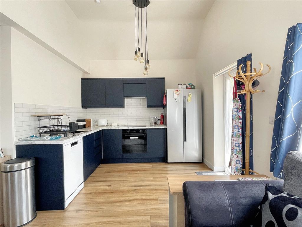 Property photo 1 of 10 Kitchen