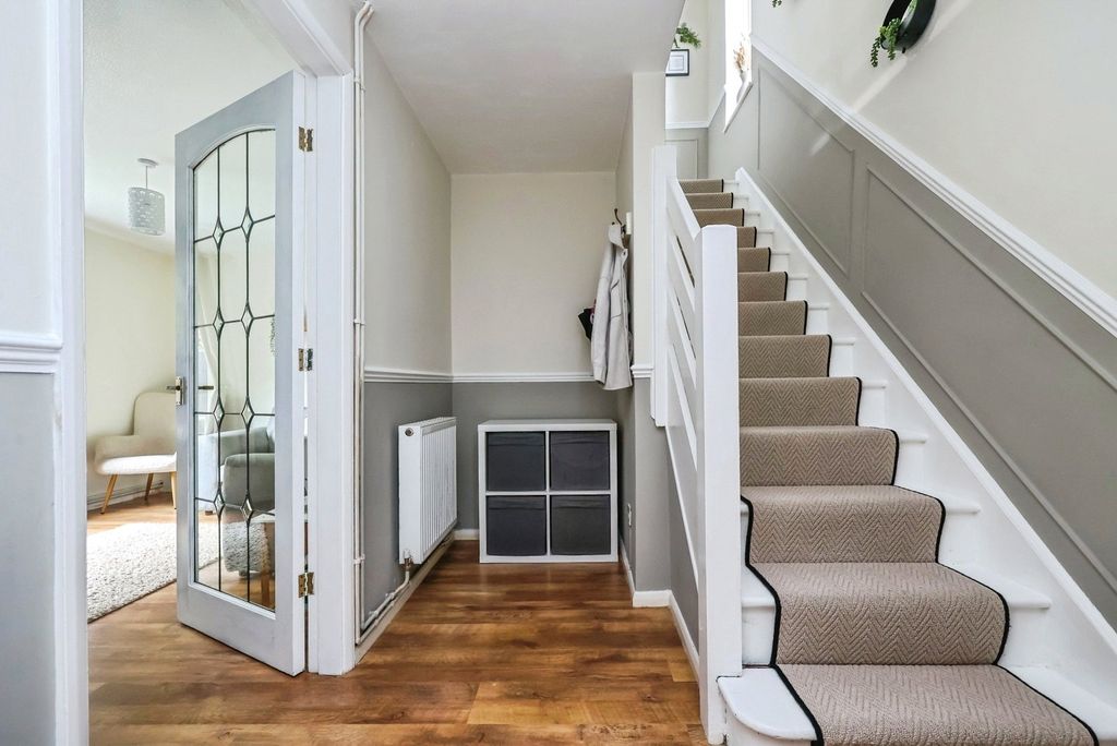 Property photo 2 of 16 Entrance Hall