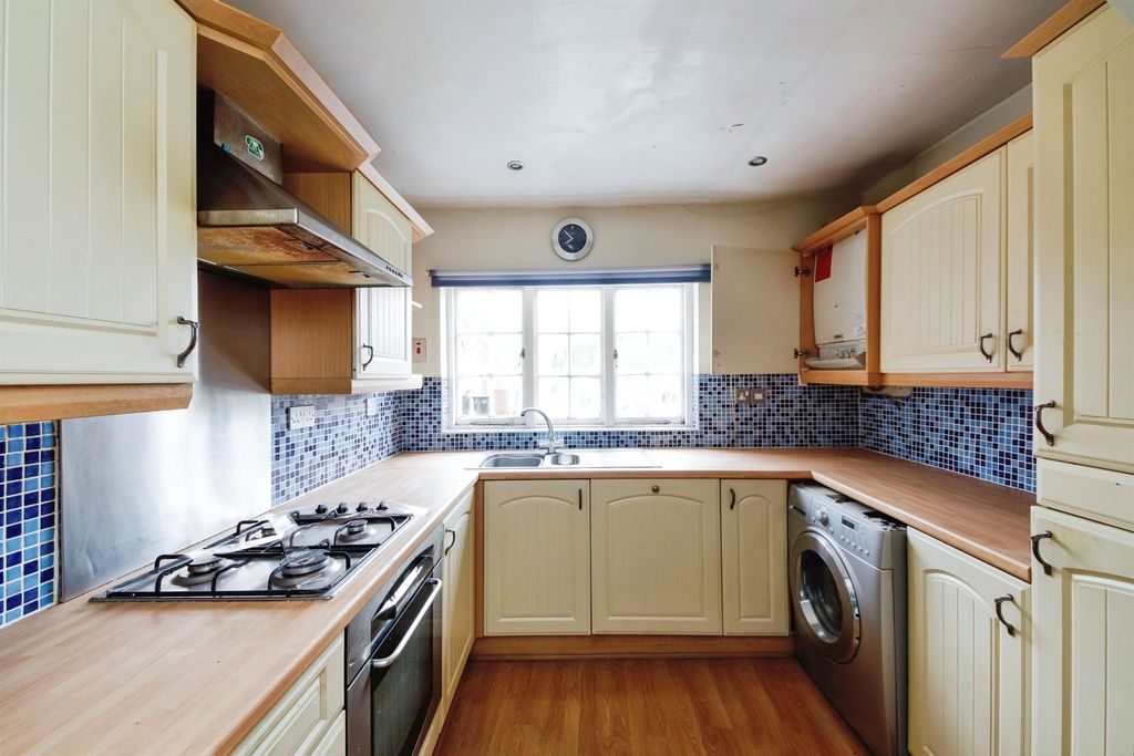 Property photo 2 of 9
