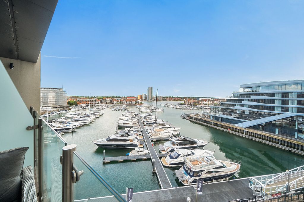 Additional image 19 of 2 bed flat for saleMaritime Walk, Southampton SO14