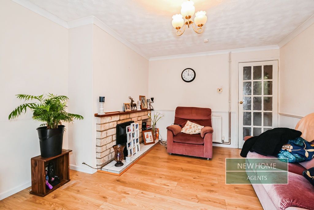 Property photo 3 of 12 Photo 4