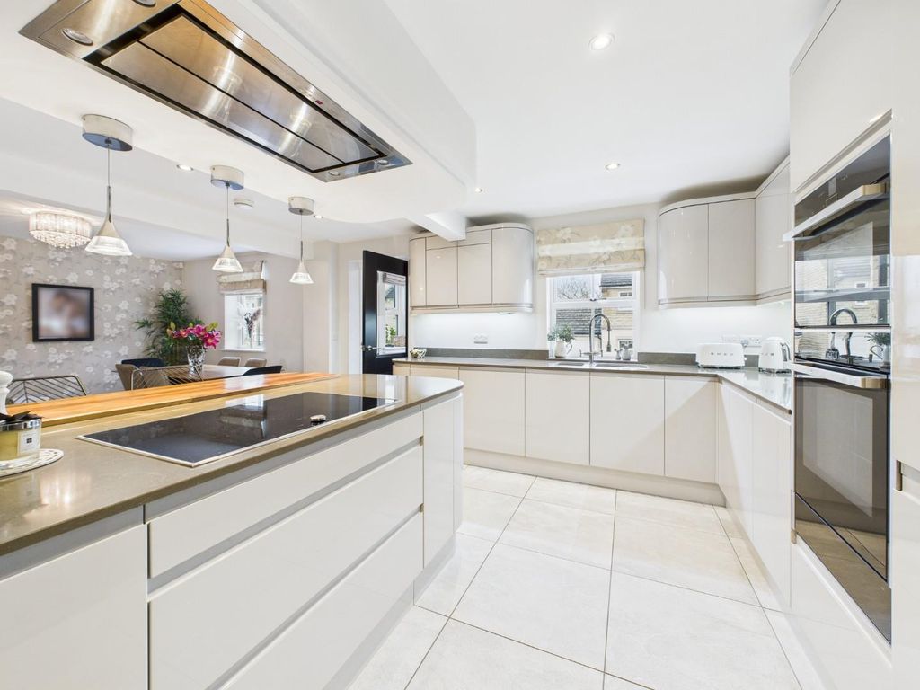 Property photo 3 of 26 Cam04899G0-Pr0221-Still016.Jpg