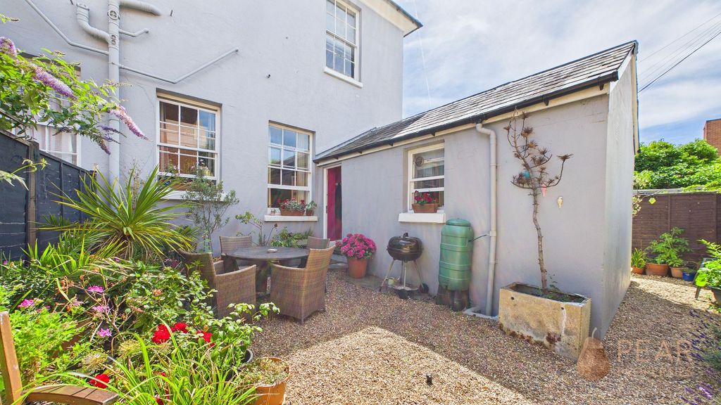 Property photo 2 of 14