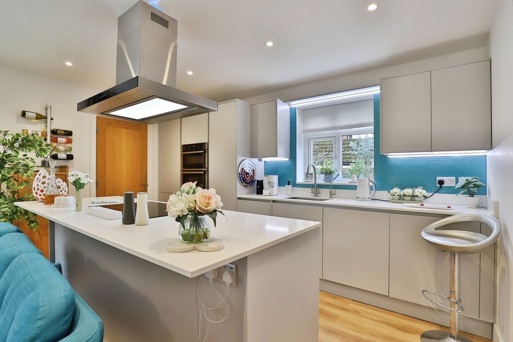 Property photo 3 of 17 Pbox-Img.Jpg