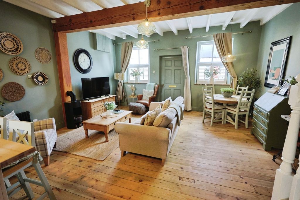 Property photo 2 of 12 Pbox-Img.Jpg