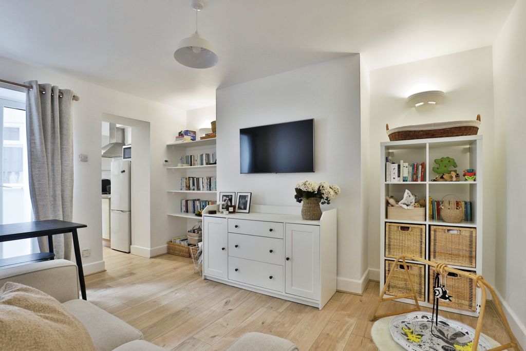 Property photo 1 of 17 Photography