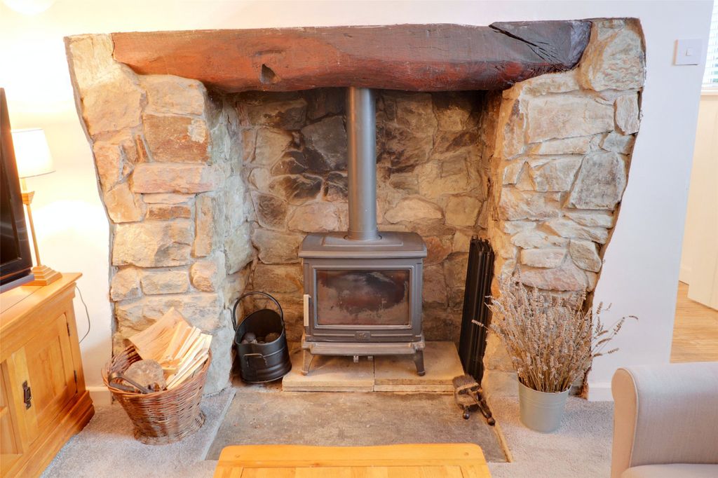 Property photo 3 of 12 4 - Picture No. 04
