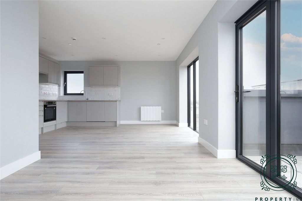 Property photo 1 of 8 Reception