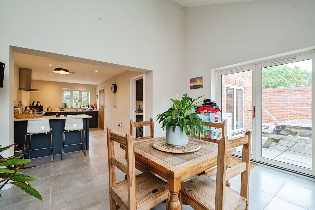 Property photo 3 of 19