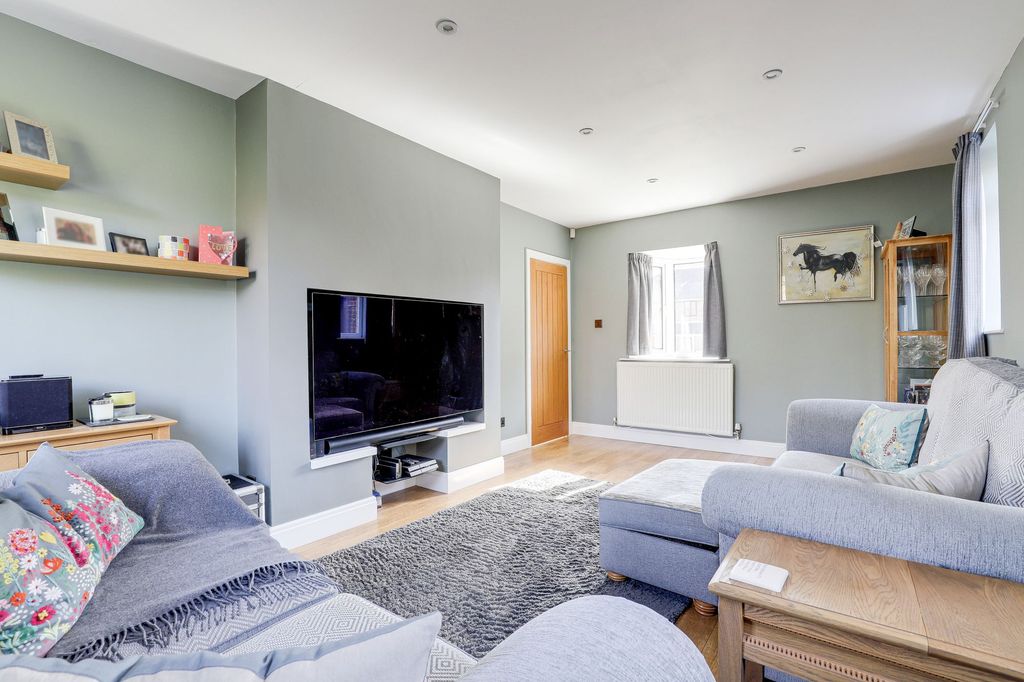 Property photo 2 of 35