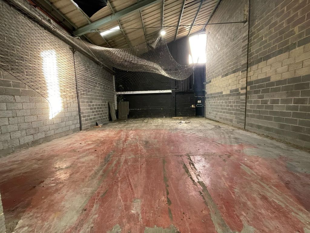 Property photo 1 of 5 Multiple Commercial Units Of Different Size To Let - Barking