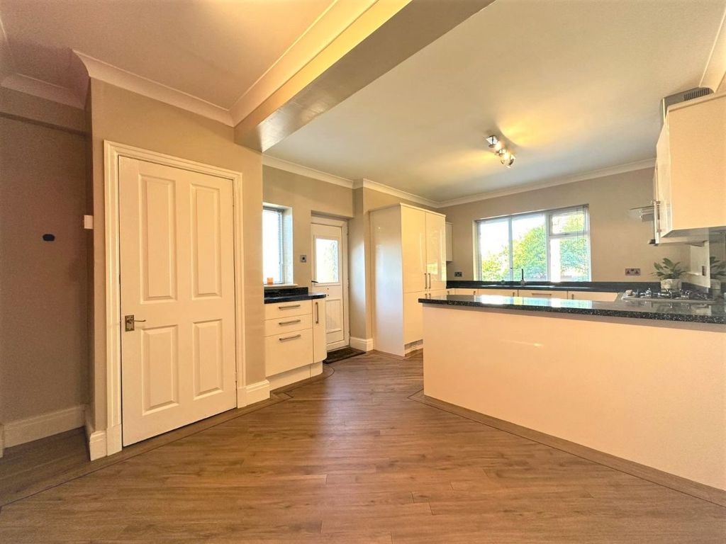 Property photo 3 of 26