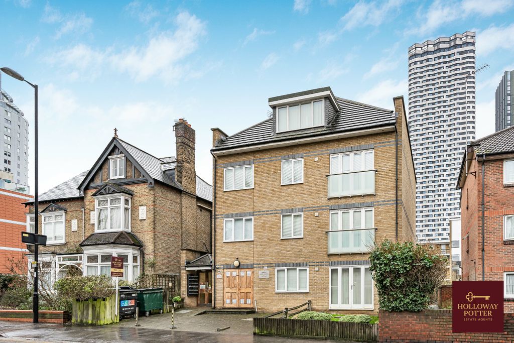 Property photo 1 of 17