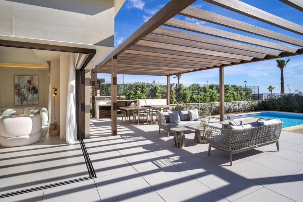 Property photo 2 of 20