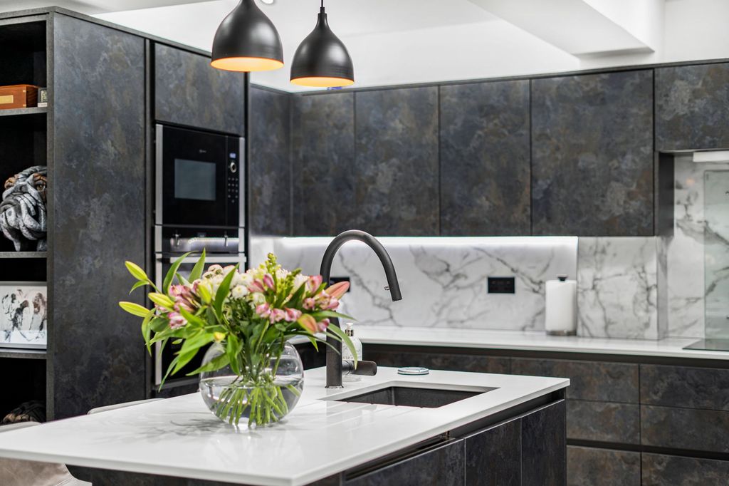 Property photo 2 of 27