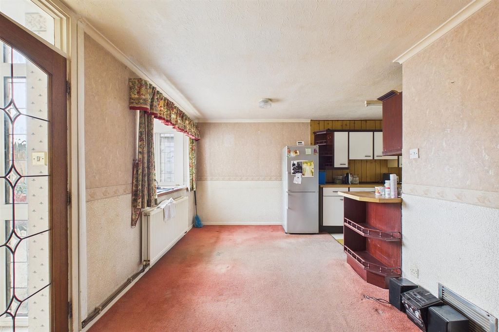 Property photo 3 of 9 Cam03736G0-Pr0306-Still009.Jpg