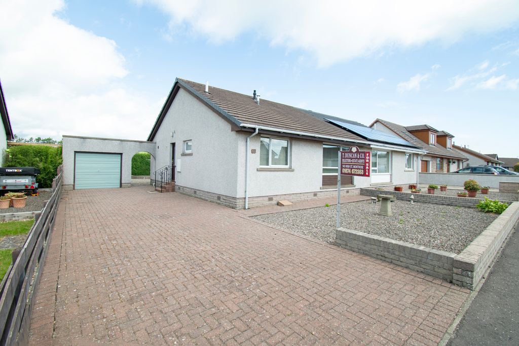 Property photo 3 of 32
