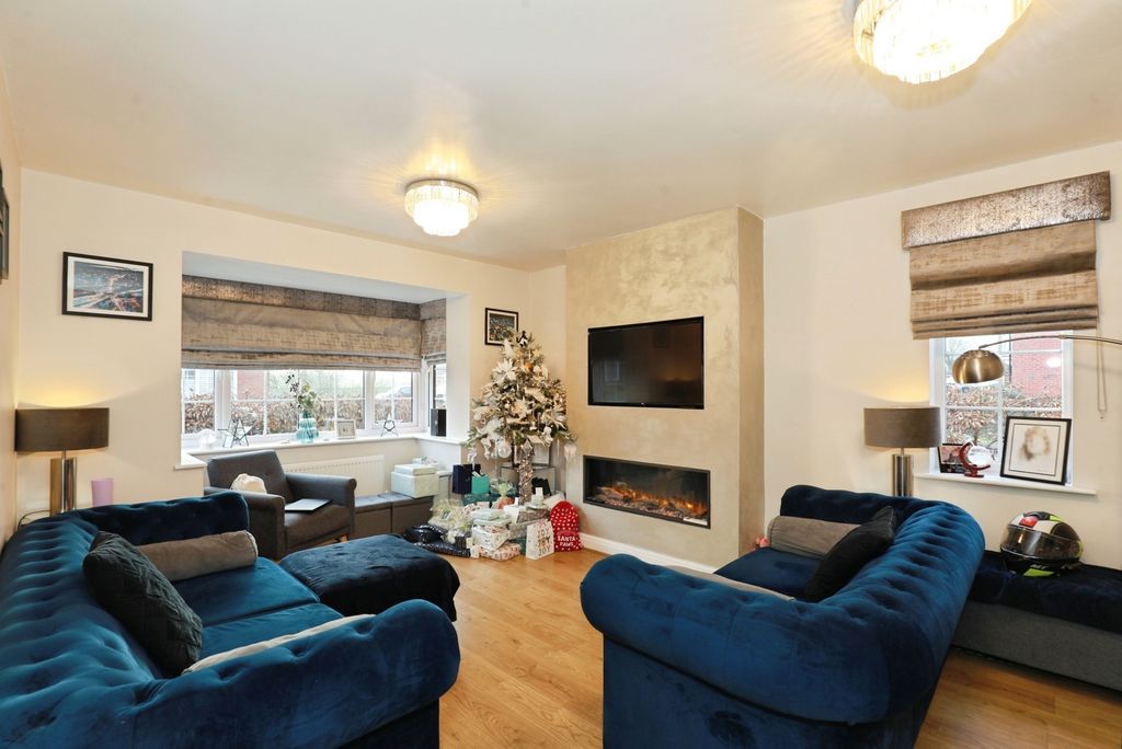 Property photo 2 of 17 Pbox-Img.Jpg