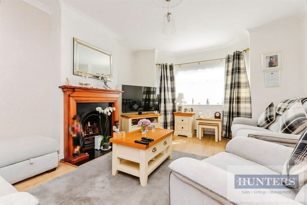 Property photo 2 of 11 Lounge Area