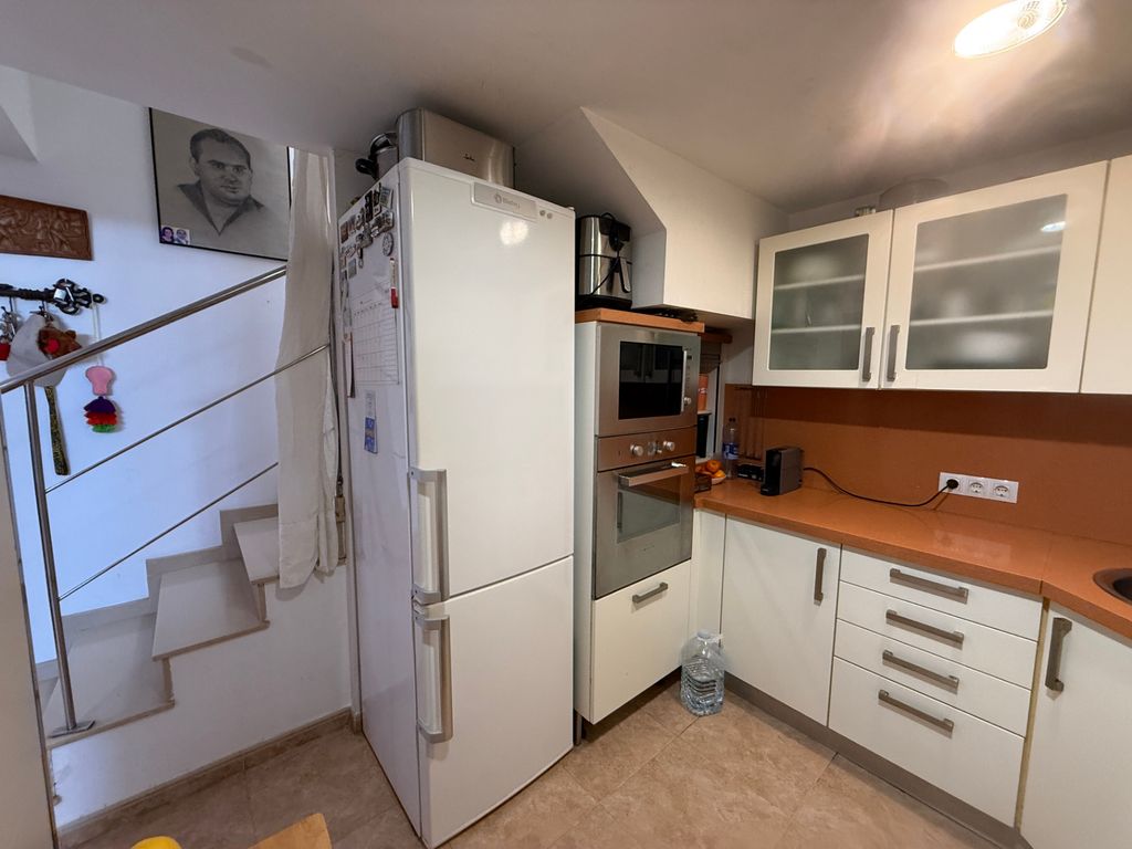 Property photo 2 of 34