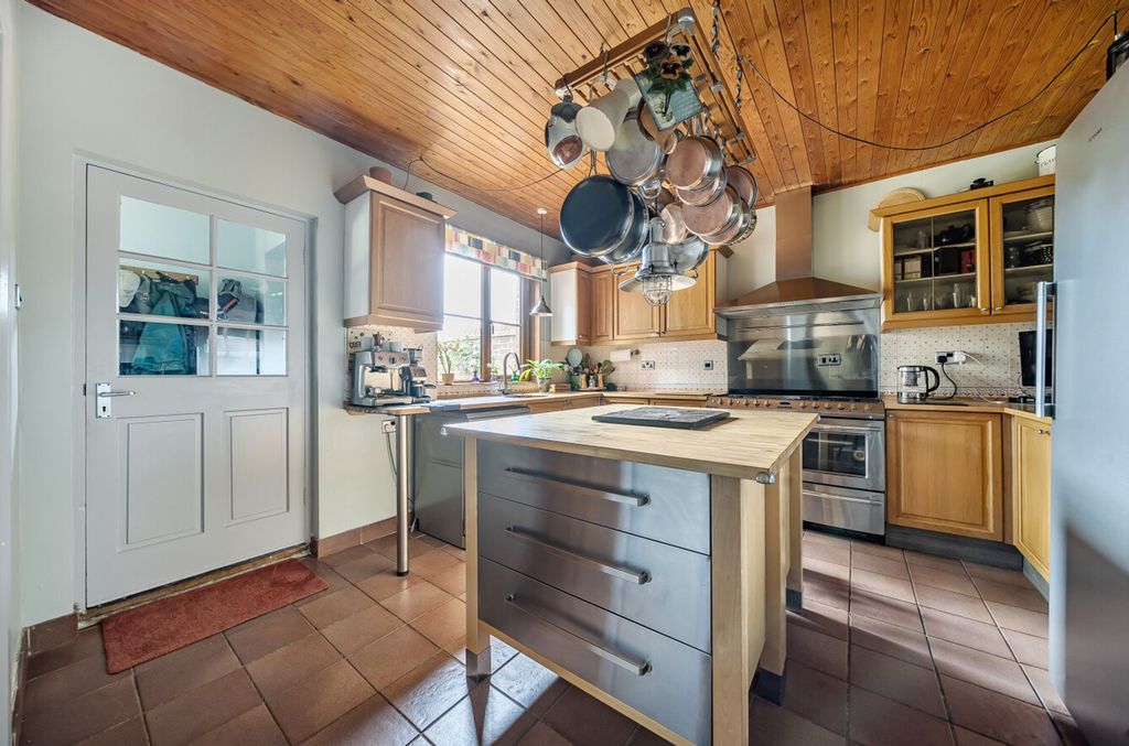 Property photo 3 of 23