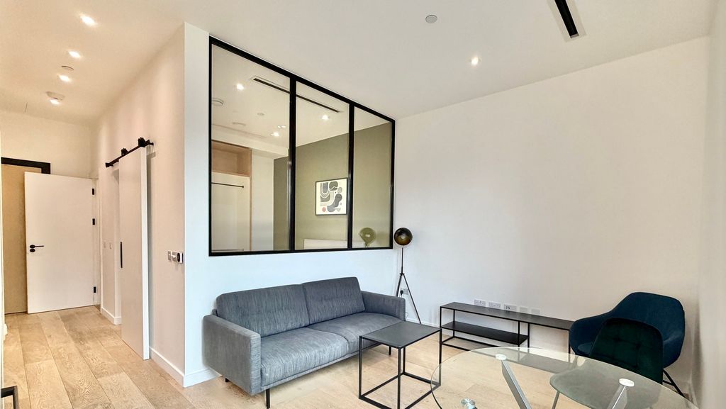 Property photo 1 of 22 Living Room