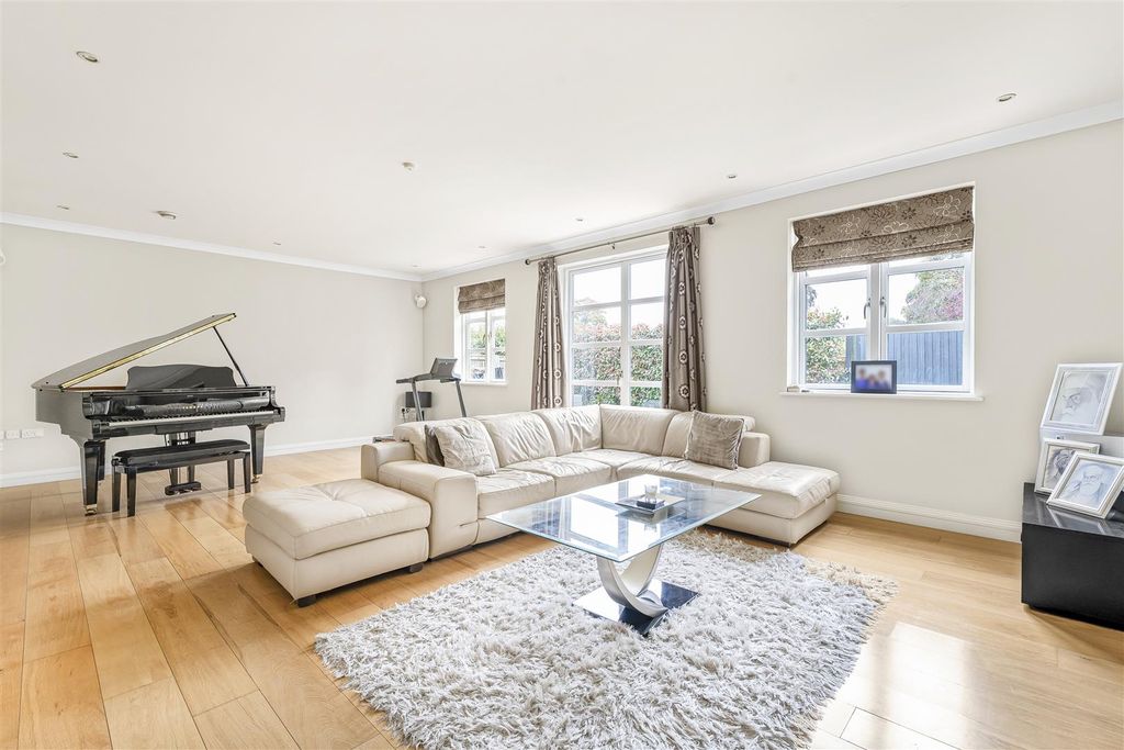 Property photo 3 of 36 23_40994.Jpg