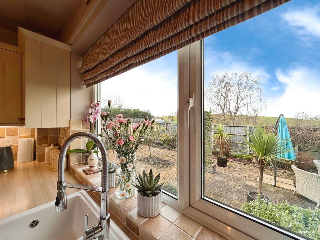 Property photo 2 of 28