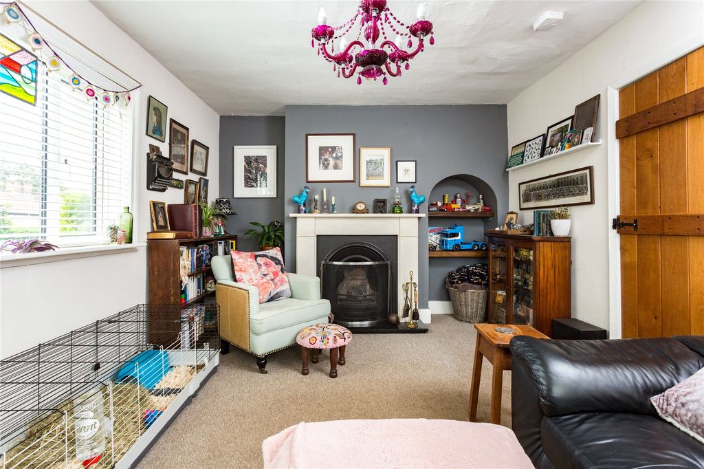 Property photo 2 of 10 Sitting Room
