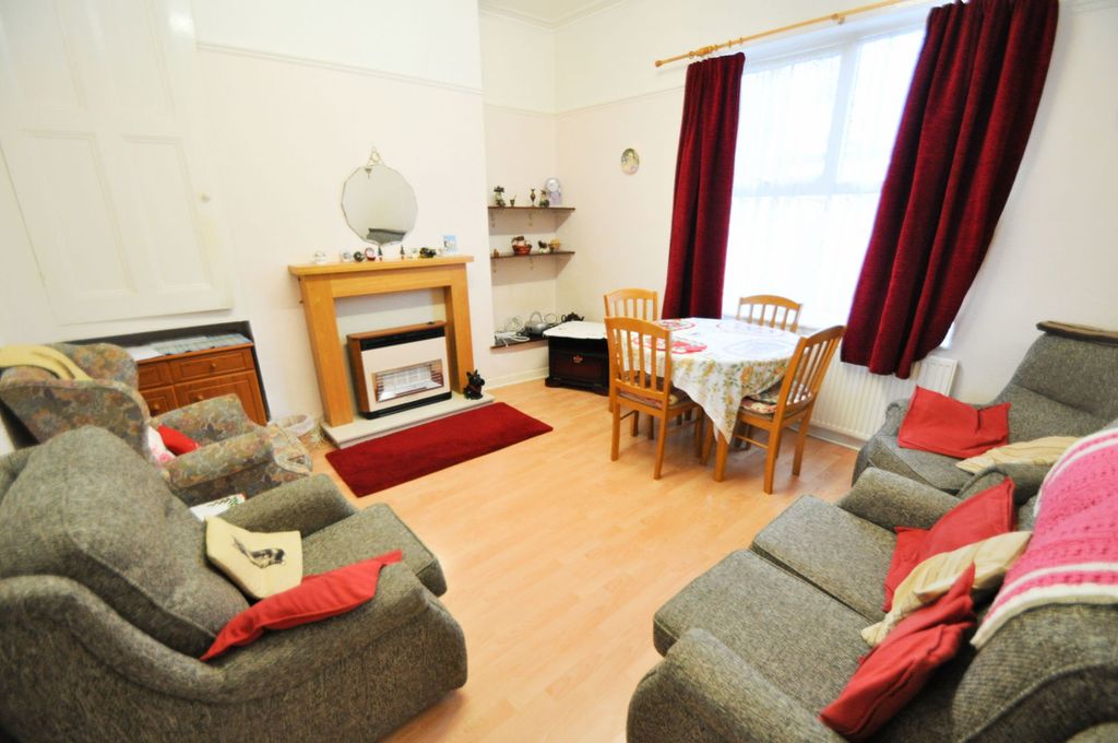 Property photo 2 of 31