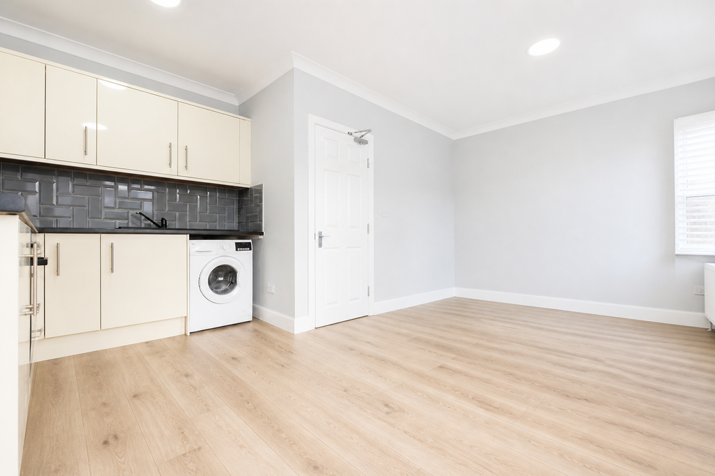 Property photo 3 of 10 1