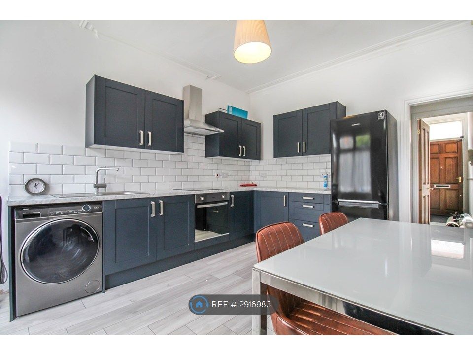 Property photo 1 of 11 Kitchen