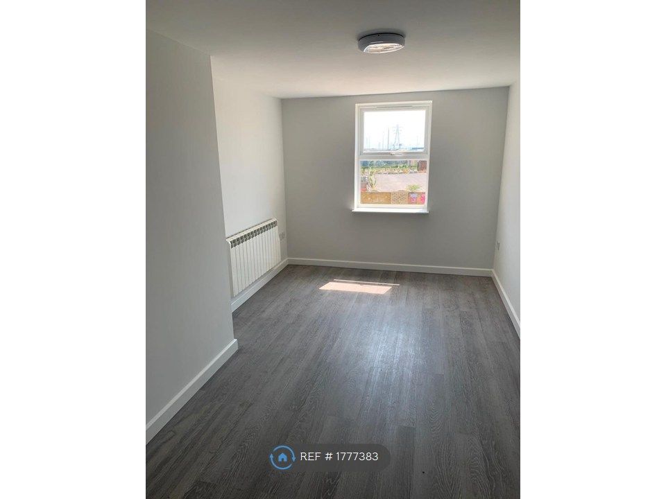 Property photo 1 of 13 Lounge
