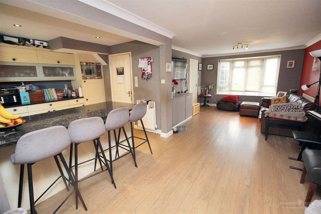 Property photo 2 of 20 Living/Kitchen Area