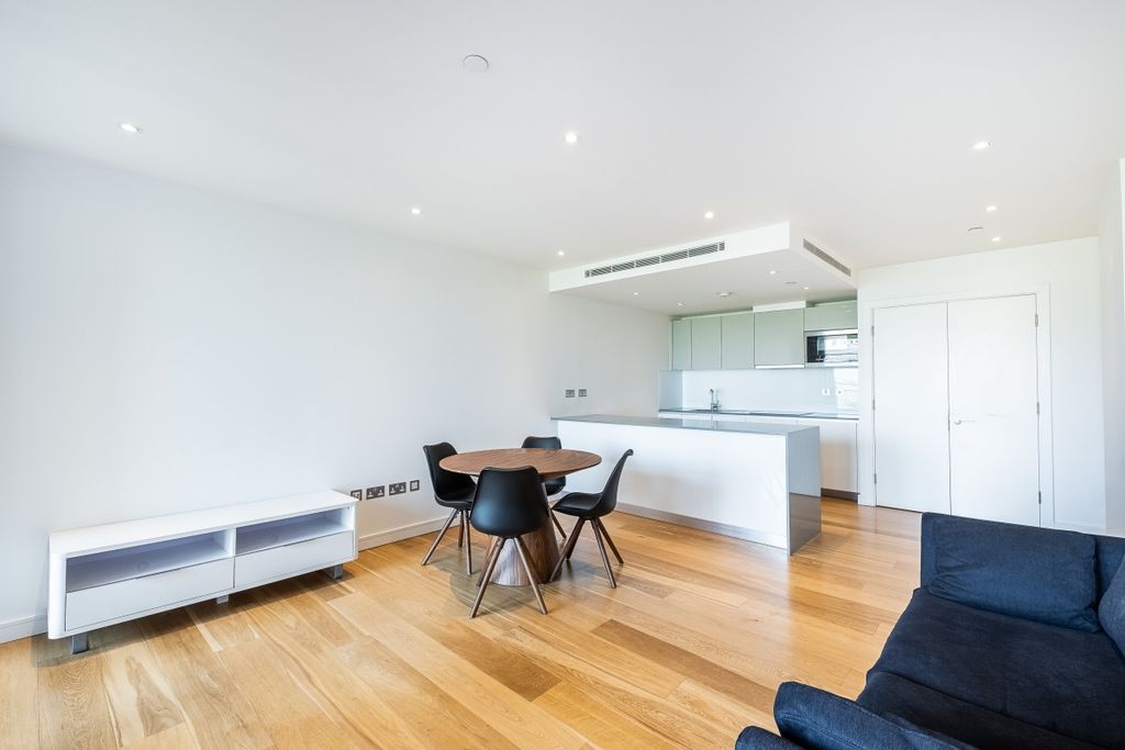 Property photo 3 of 14 Regents Wharf