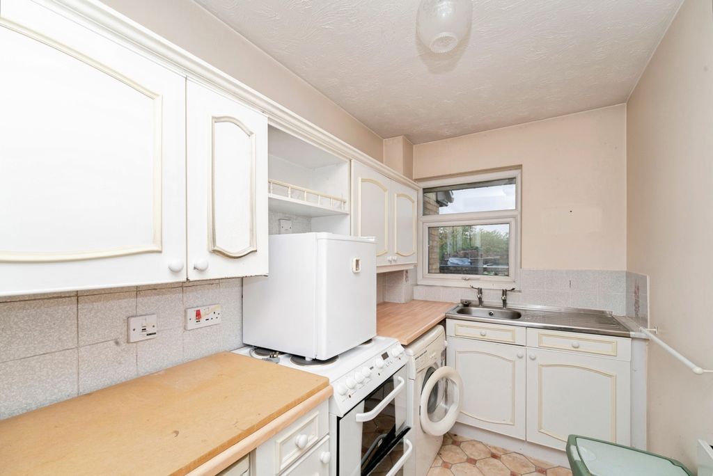 Property photo 3 of 13 Kitchen
