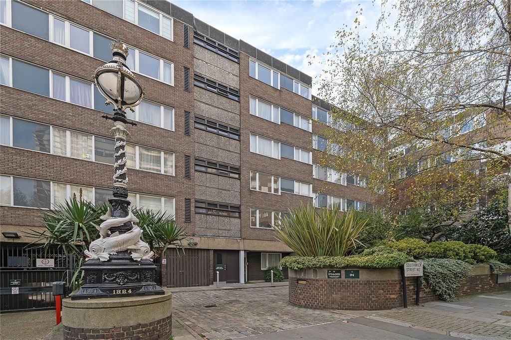 Property photo 1 of 8 Exterior