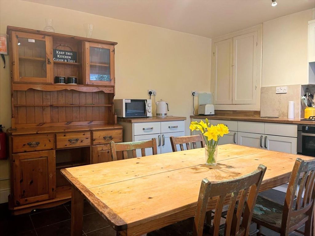 Property photo 1 of 9 Beaumont Place Kitchen.Jpg