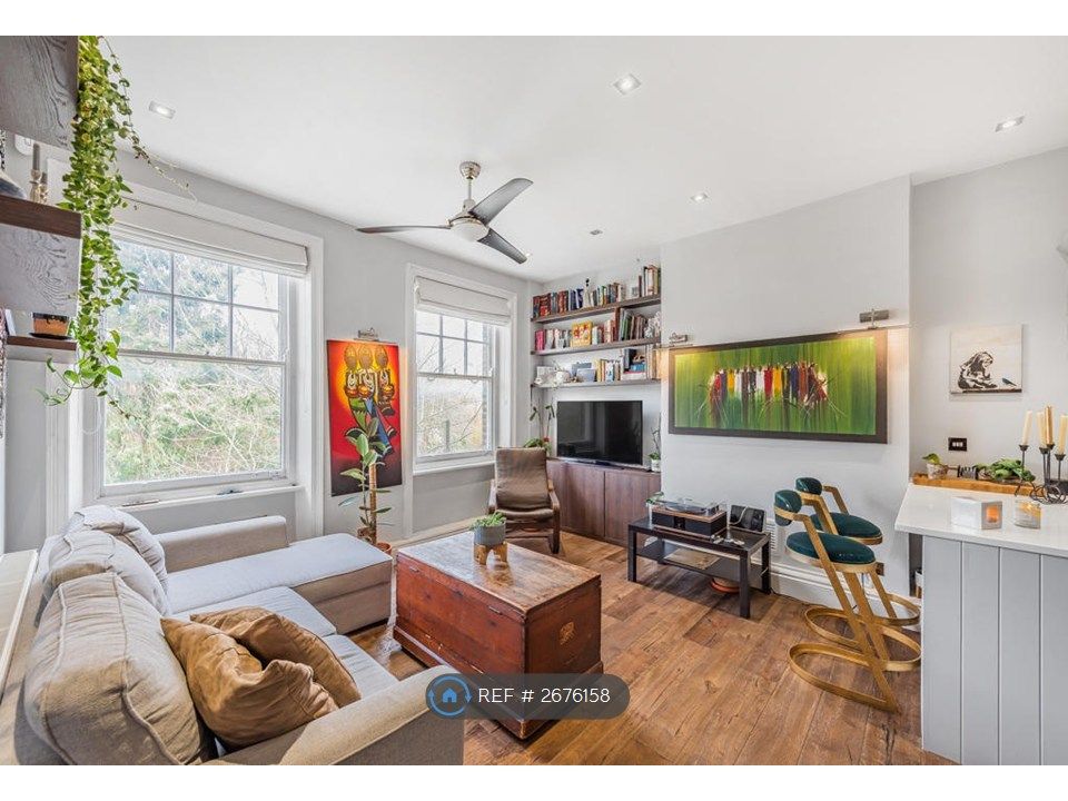 Property photo 1 of 11 Living Room