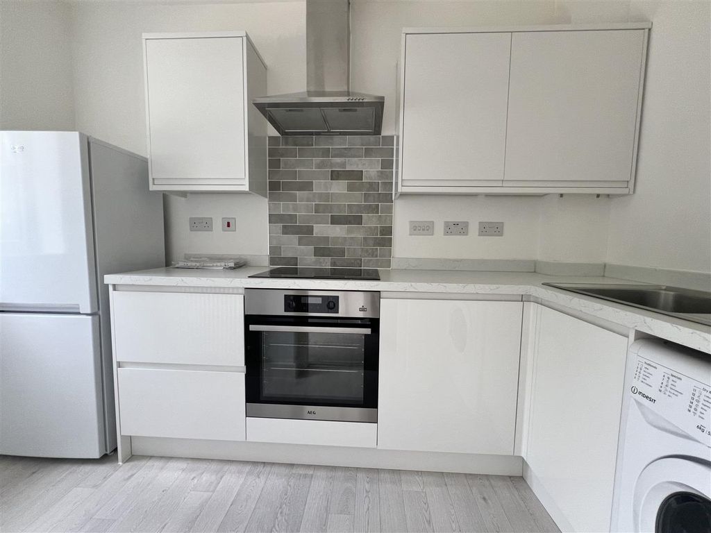 Property photo 2 of 17 Kitchen