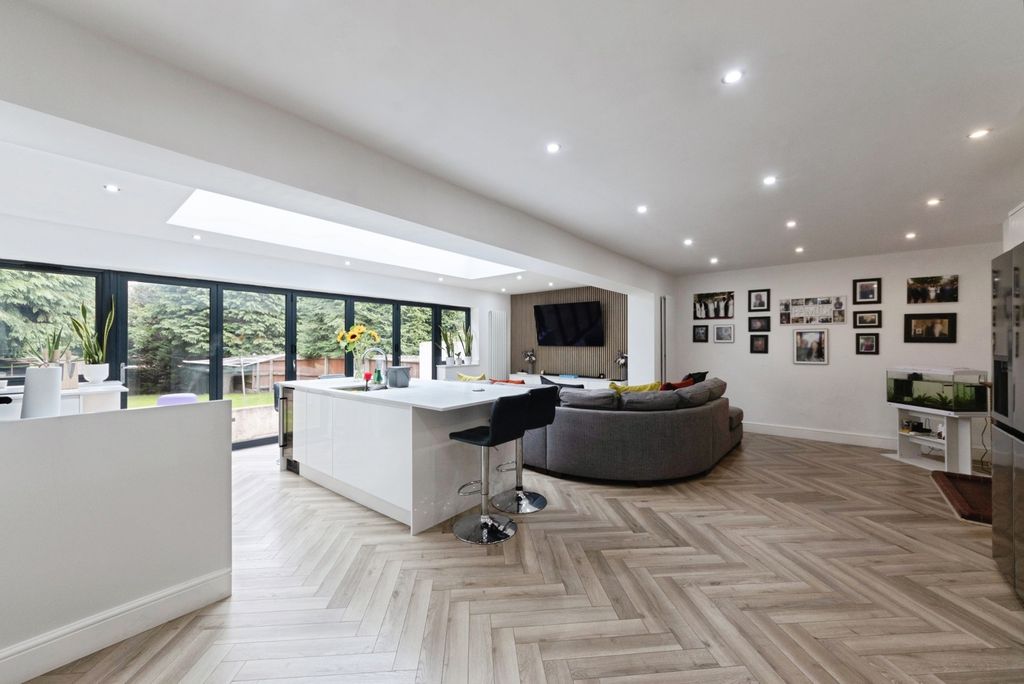 Property photo 3 of 21 Pbox-Img.Jpg