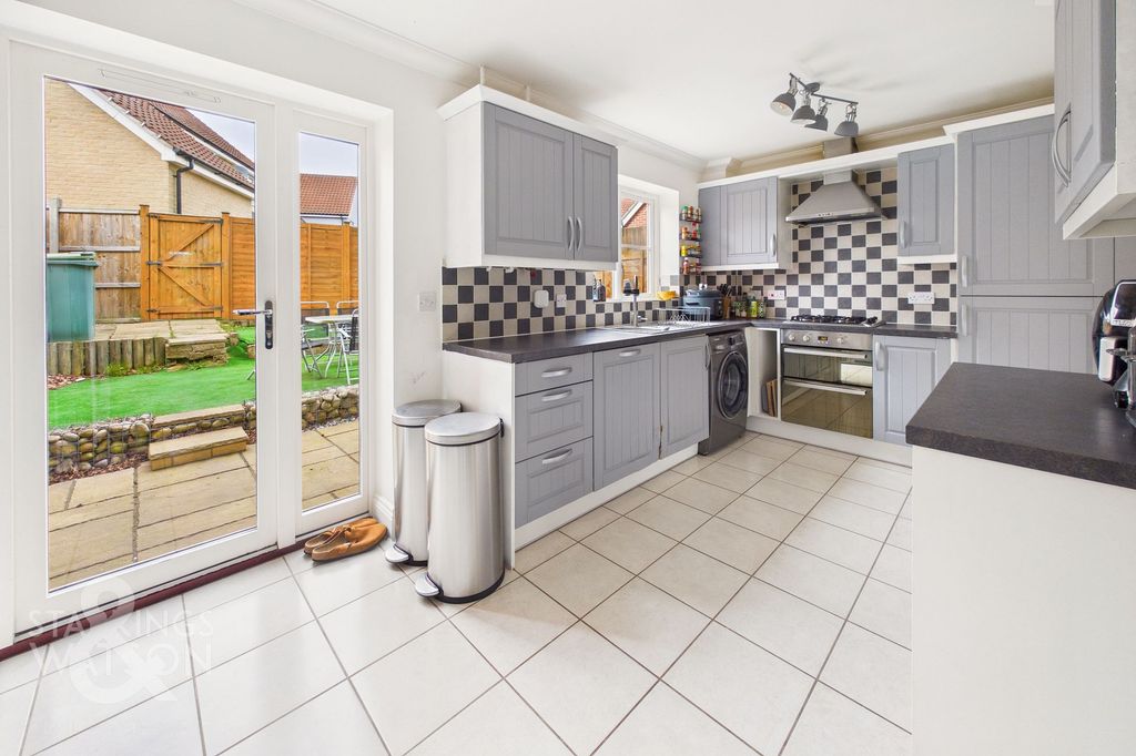 Property photo 3 of 21