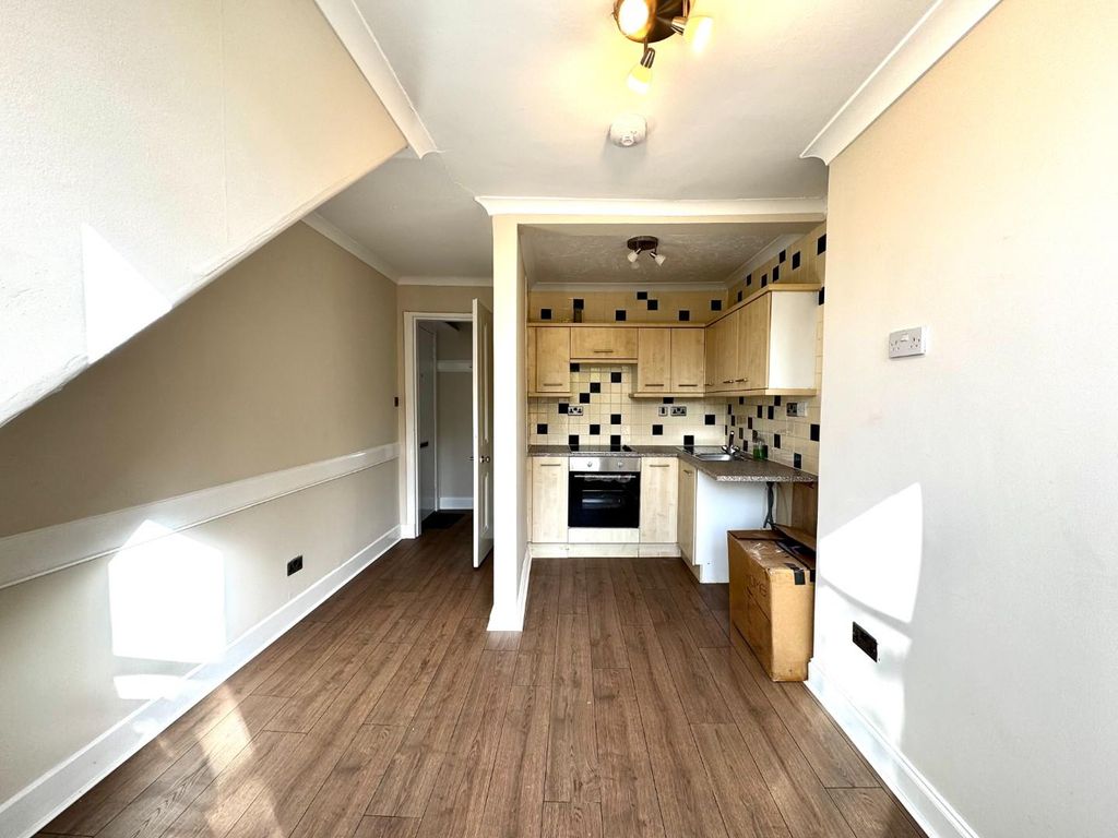 Property photo 3 of 24 Livingroom/Kitchen
