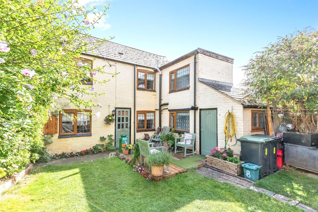 Property photo 2 of 13