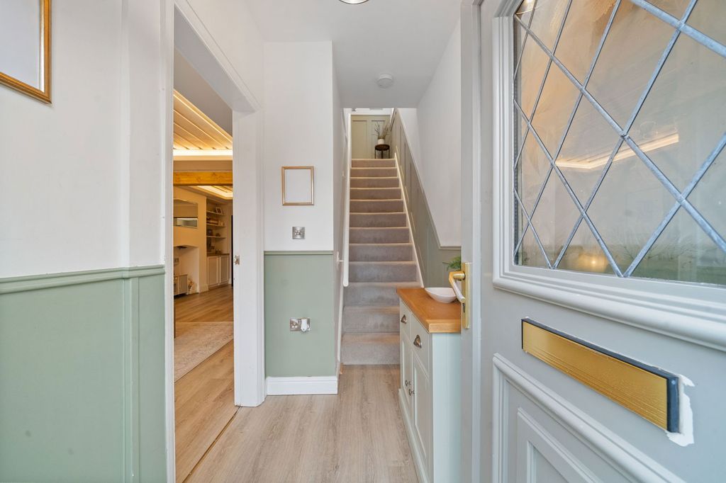 Property photo 3 of 33