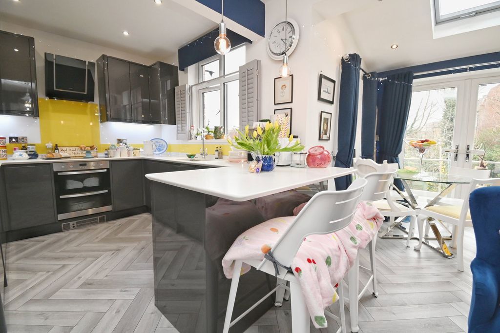 Property photo 3 of 25