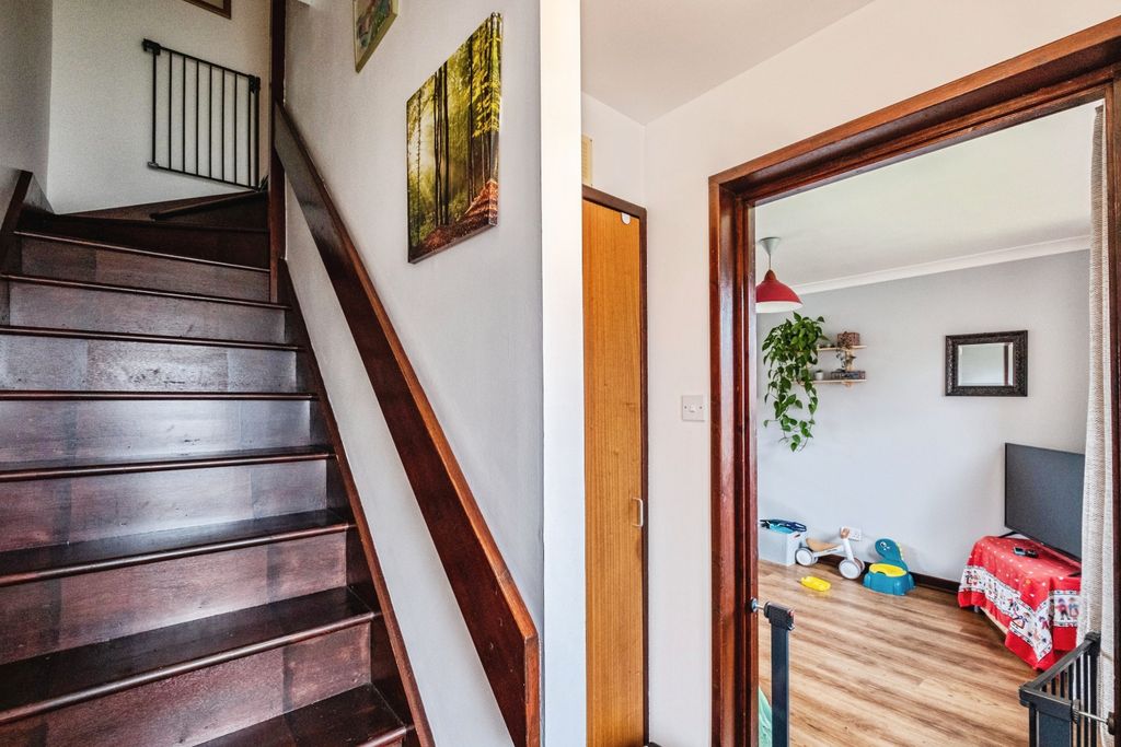 Property photo 3 of 20 Staircase